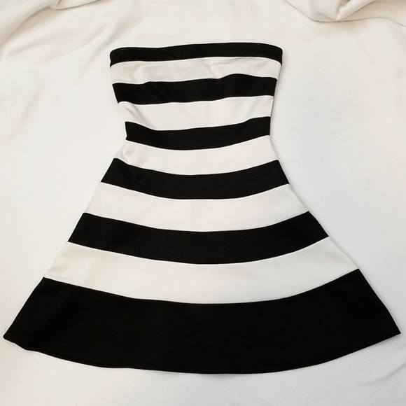 *LAST CHANCE!* Mystic Brand Black & White Strapless Dress Size Small - Picture 4 of 5